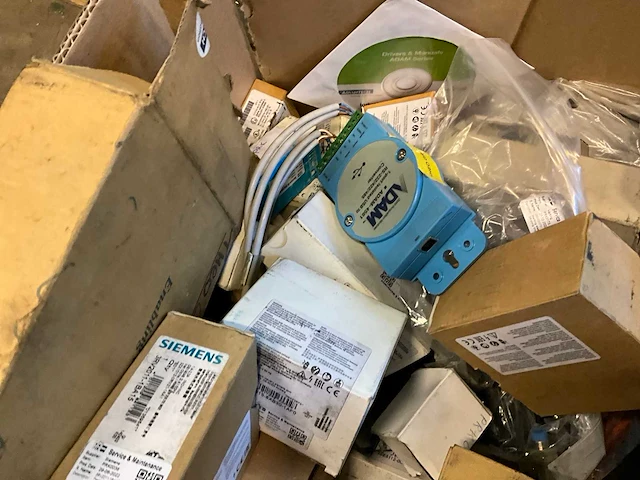 Partij kabels en installatie materiaal - afbeelding 2 van  11