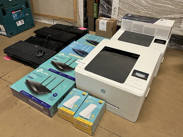 Partij kantoorartikelen ca. 30x hp, logitech, tp-link - afbeelding 1 van  6