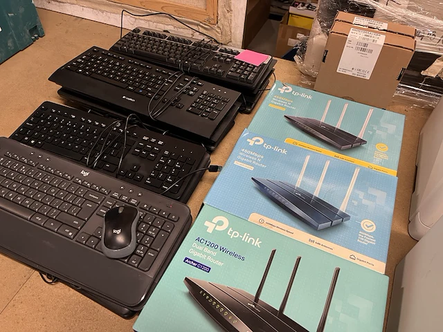 Partij kantoorartikelen ca. 30x hp, logitech, tp-link - afbeelding 5 van  6