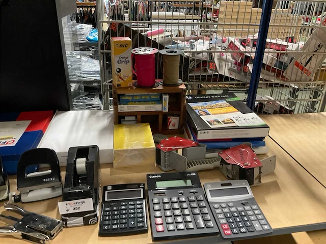 Partij kantoorartikelen, printer en monitor - afbeelding 3 van  7