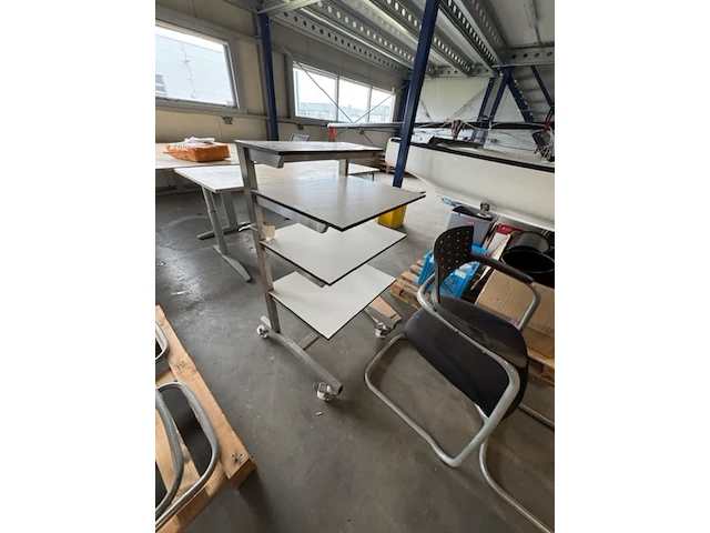 Partij kantoormeubilair en diversen - afbeelding 11 van  13