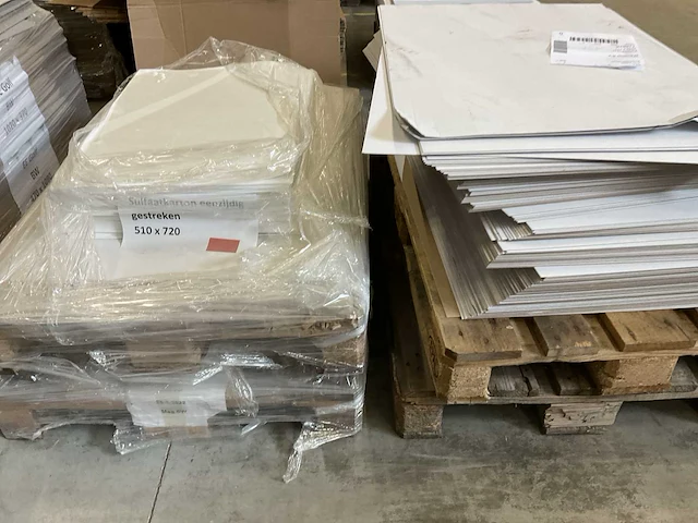 Partij karton, dozen en papier - afbeelding 2 van  16