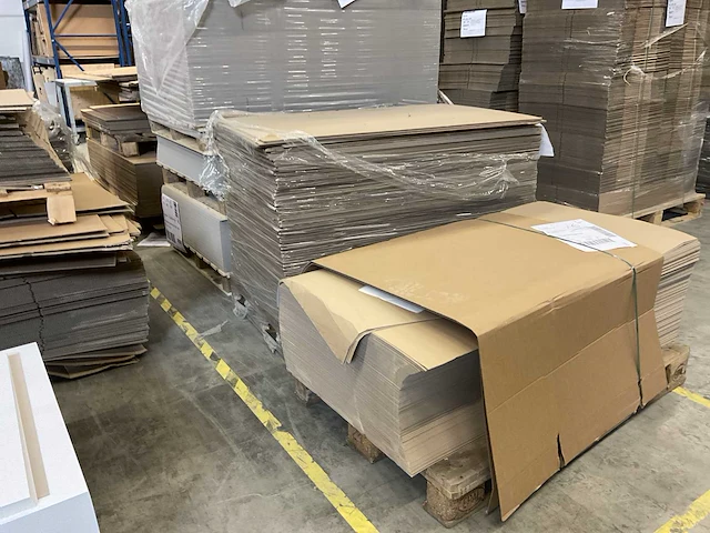 Partij karton, dozen en papier - afbeelding 3 van  16