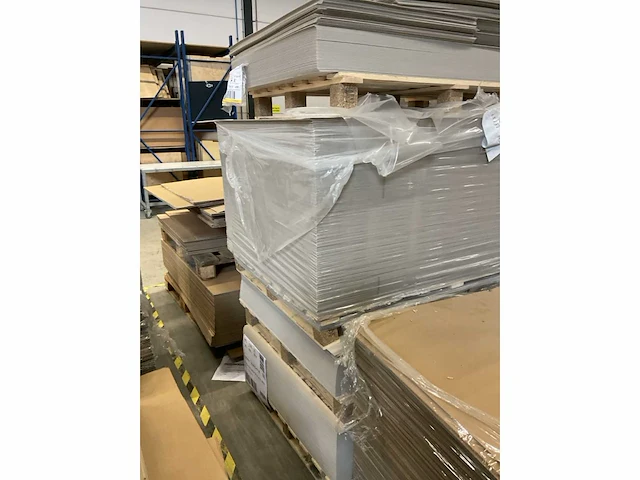 Partij karton, dozen en papier - afbeelding 4 van  16