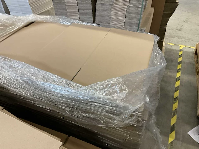 Partij karton, dozen en papier - afbeelding 5 van  16