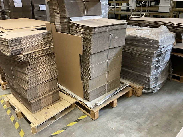 Partij karton, dozen en papier - afbeelding 6 van  16