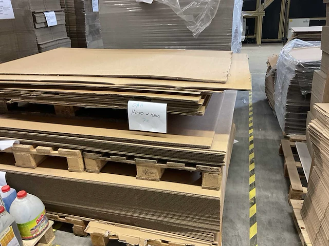 Partij karton, dozen en papier - afbeelding 7 van  16