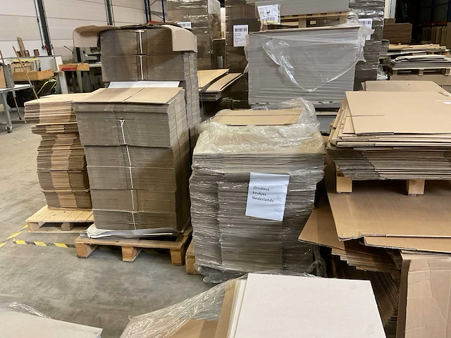Partij karton, dozen en papier - afbeelding 14 van  16