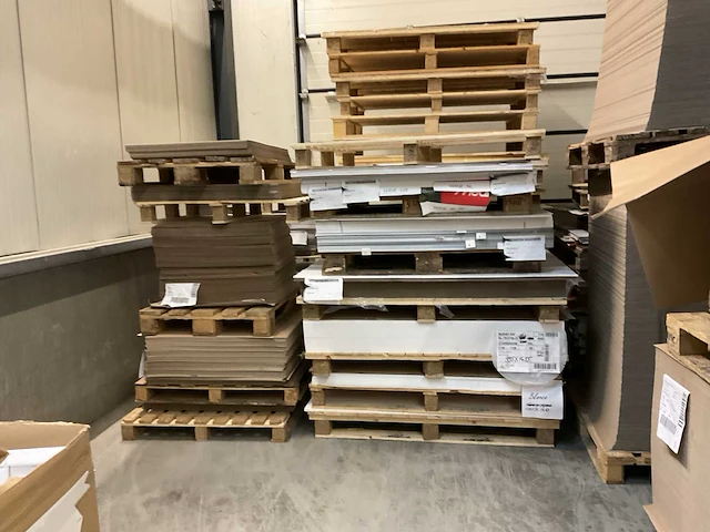 Partij karton en papier - afbeelding 8 van  11