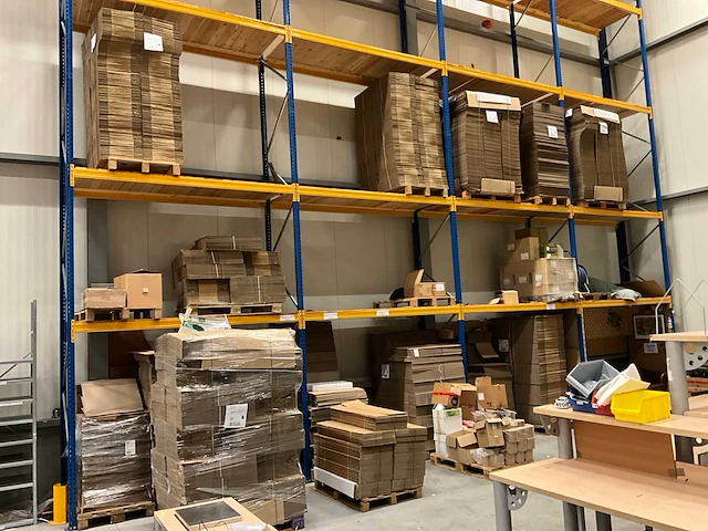 Partij kartonnen dozen en toebehoren - afbeelding 1 van  16