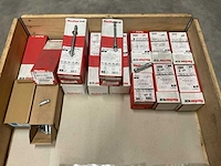Partij keilbouten en -hulzen, 15 dozen - afbeelding 1 van  5