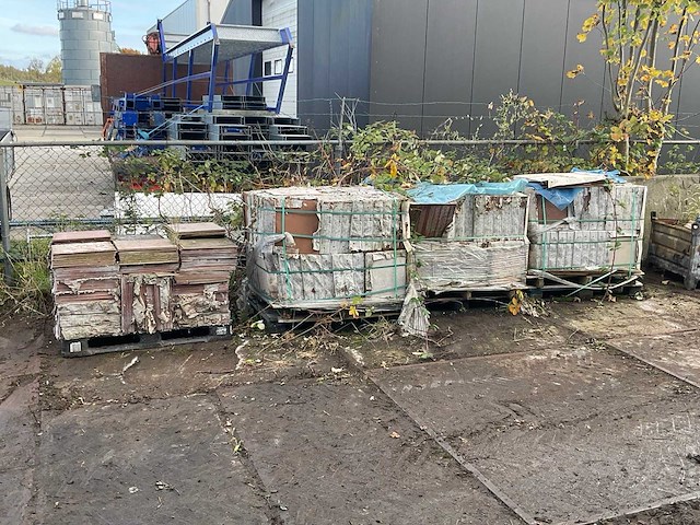 Partij keramische tegel - afbeelding 1 van  7