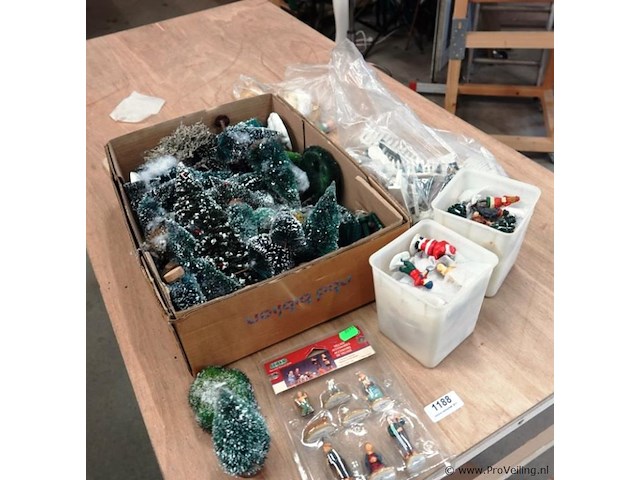 Partij kerstfiguren, boompjes, e.d. in doos - afbeelding 2 van  5