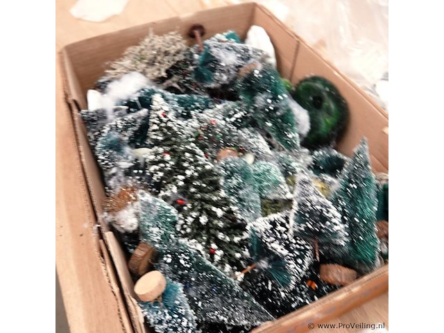 Partij kerstfiguren, boompjes, e.d. in doos - afbeelding 3 van  5