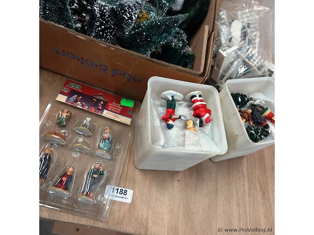 Partij kerstfiguren, boompjes, e.d. in doos - afbeelding 4 van  5