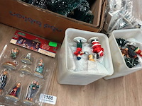 Partij kerstfiguren, boompjes, e.d. in doos - afbeelding 4 van  5