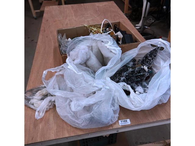 Partij kerstfiguren, boompjes, e.d. in doos - afbeelding 3 van  5