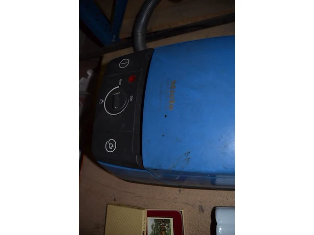 Partij kerstversiering, 2 heilige beelden, stofzuiger miele, wandspiegel, wandklok, wijwatervatje, enz - afbeelding 9 van  9