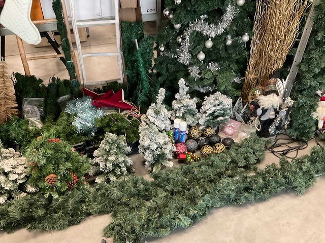 Partij kerstversiering - afbeelding 3 van  9