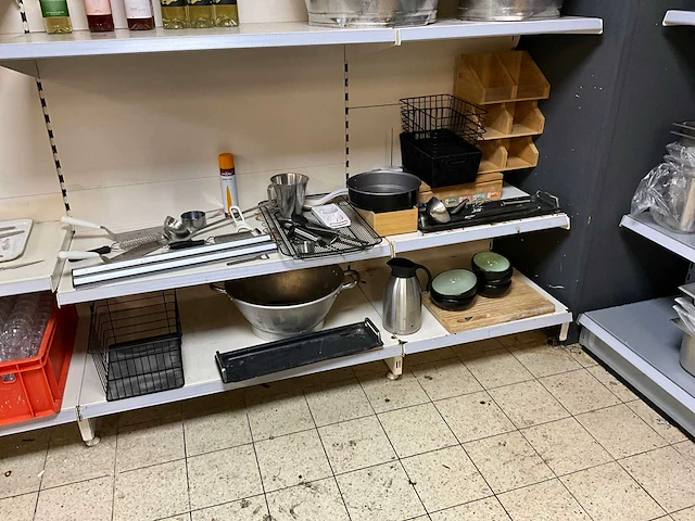 Partij keukenbenodigdheden - afbeelding 1 van  8