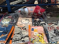 Partij kinderkleding met broek paspoppen en 3x kleding rek - afbeelding 3 van  18