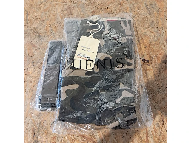 Partij kinderkleding met broek paspoppen en 3x kleding rek - afbeelding 8 van  18