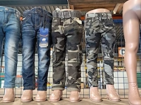 Partij kinderkleding met broek paspoppen en 3x kleding rek - afbeelding 12 van  18