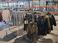 Partij kinderkleding op 3x kledingrek - afbeelding 1 van  26