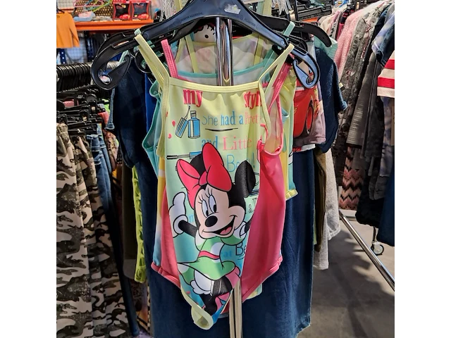 Partij kinderkleding op 3x kledingrek - afbeelding 18 van  26