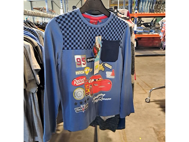 Partij kinderkleding op 4x kledingrek - afbeelding 2 van  28