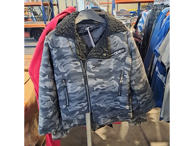 Partij kinderkleding op 4x kledingrek - afbeelding 7 van  28