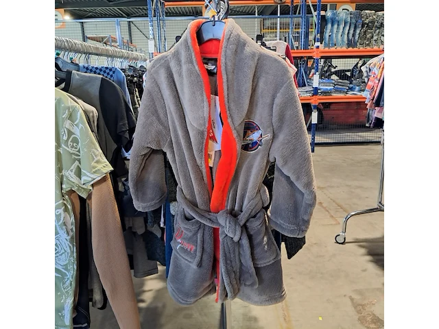 Partij kinderkleding op 4x kledingrek - afbeelding 9 van  28