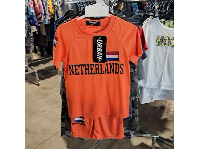Partij kinderkleding op 4x kledingrek - afbeelding 13 van  28