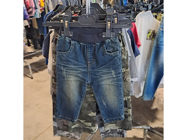 Partij kinderkleding op 4x kledingrek - afbeelding 17 van  28