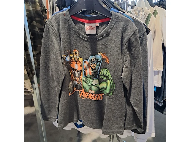 Partij kinderkleding op 4x kledingrek - afbeelding 21 van  28