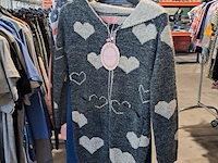 Partij kinderkleding op 4x kledingrek - afbeelding 22 van  28