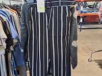 Partij kinderkleding op 4x kledingrek - afbeelding 23 van  28