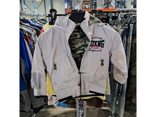 Partij kinderkleding op 4x kledingrek - afbeelding 2 van  19