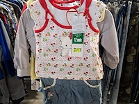 Partij kinderkleding op 4x kledingrek - afbeelding 3 van  19