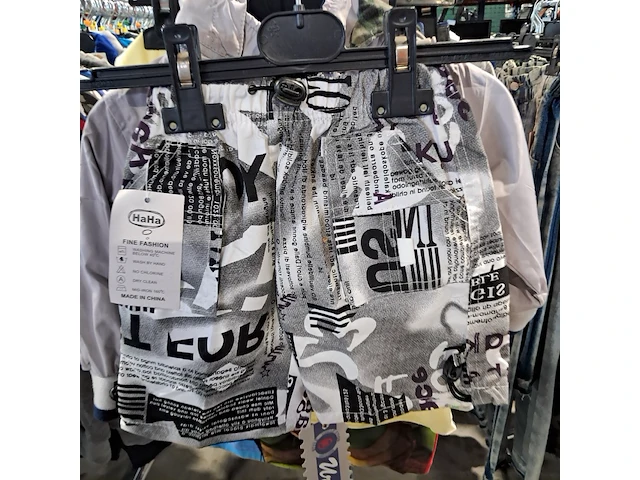Partij kinderkleding op 4x kledingrek - afbeelding 5 van  19
