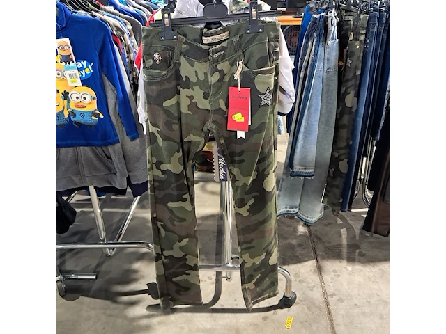 Partij kinderkleding op 4x kledingrek - afbeelding 7 van  19