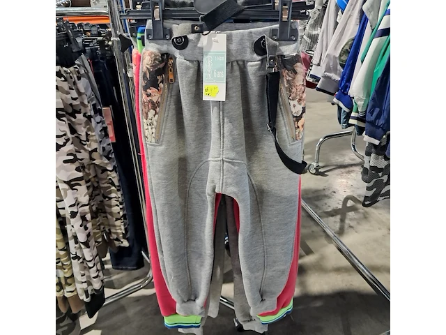 Partij kinderkleding op 4x kledingrek - afbeelding 10 van  19