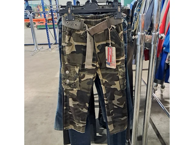 Partij kinderkleding op 4x kledingrek - afbeelding 12 van  19