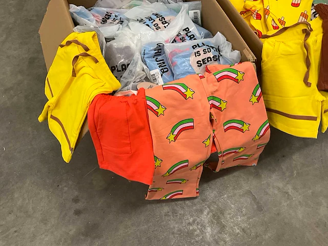 Partij kinderkleding - afbeelding 5 van  11