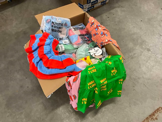 Partij kinderkleding - afbeelding 2 van  8