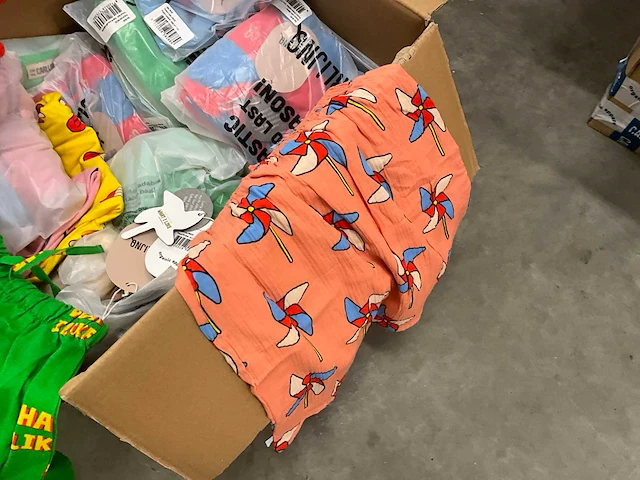 Partij kinderkleding - afbeelding 5 van  8