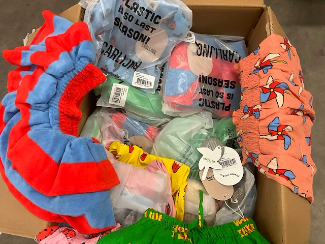 Partij kinderkleding - afbeelding 6 van  8