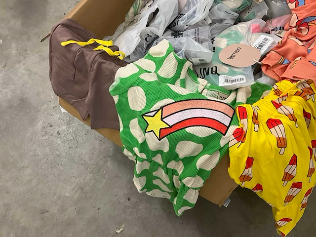 Partij kinderkleding - afbeelding 3 van  8