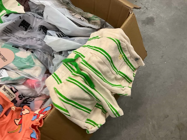 Partij kinderkleding - afbeelding 5 van  8