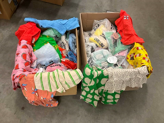 Partij kinderkleding - afbeelding 1 van  10